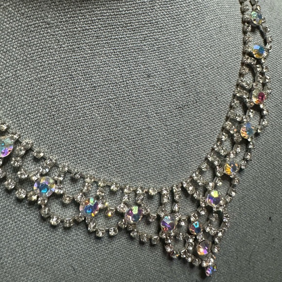 Beautiful Rhinestone Necklace with Silver Toned Metal. - Picture 3 of 3